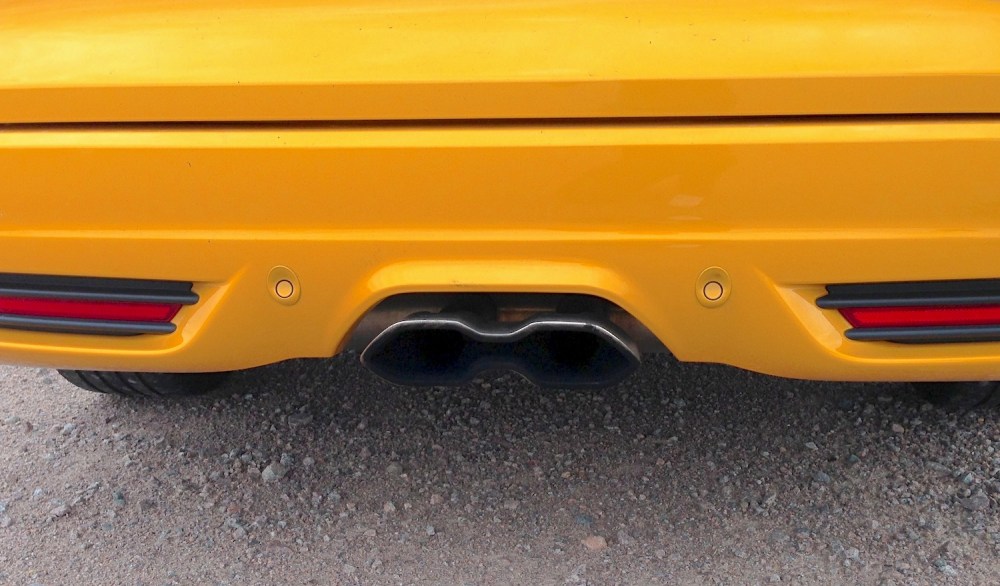 Wide trapezoidal exhaust tailpipe