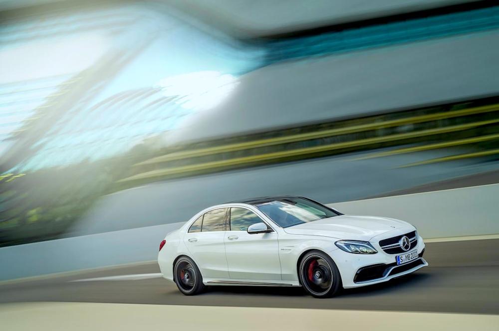 2015 Mercedes-AMG C 63 Saloon 000
