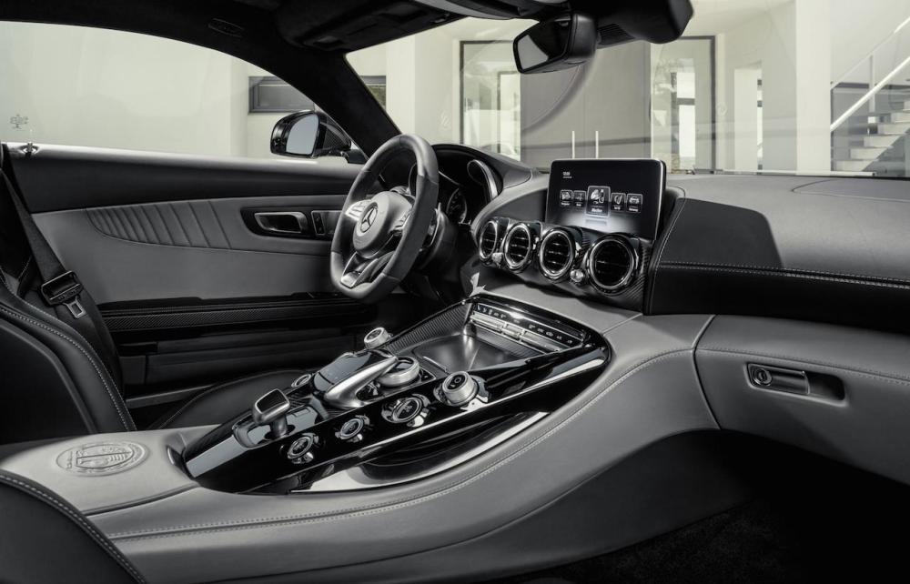 2015 Mercedes-AMG GT Interior 004
