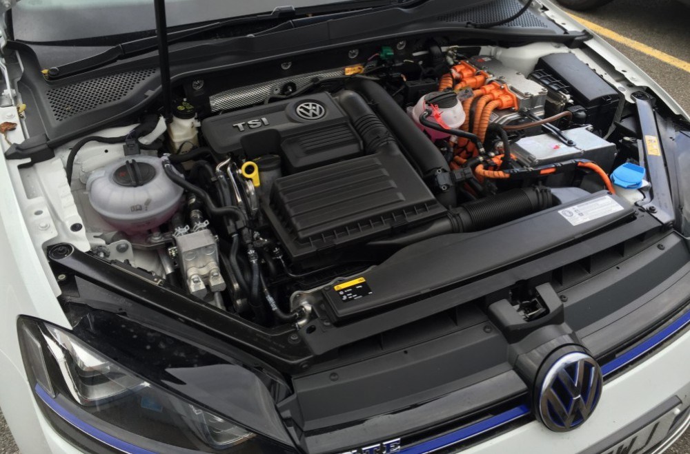 2015 Volkswagen Golf GTE